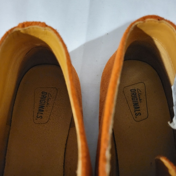 CLARKS PHENIA DESERT ANKLE SUEDE BOOT - Picture 2 of 3